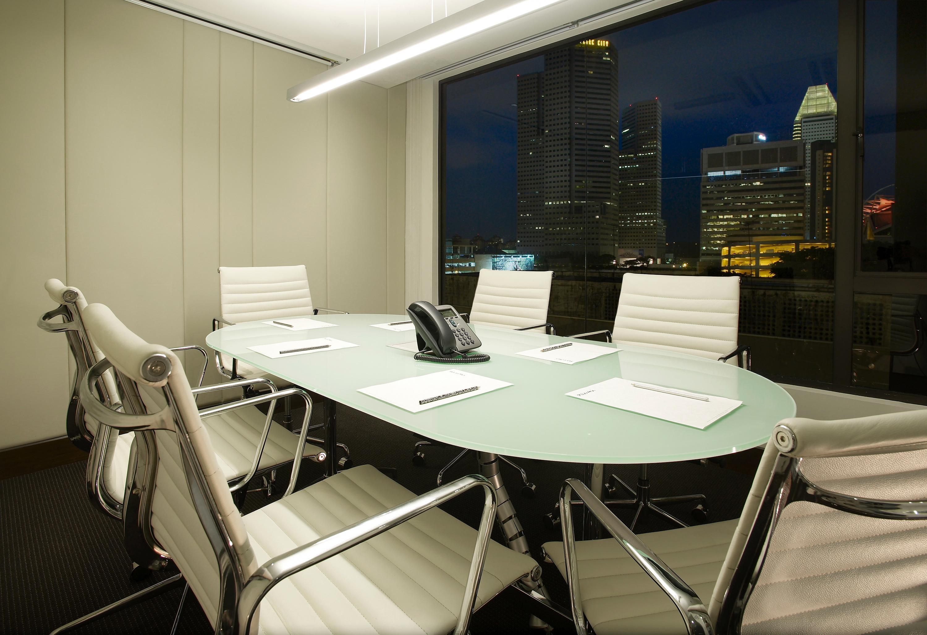나우미 호텔 싱가포르 외부 사진 A meeting room at a law firm in London