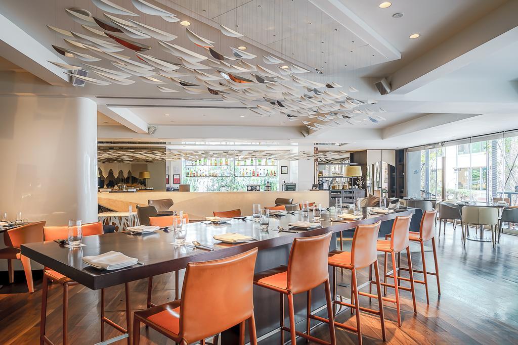 나우미 호텔 싱가포르 외부 사진 The interior of the restaurant